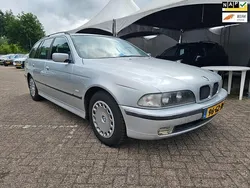 Grijs, metallic lak Gebruikt 2001 BMW 520 Executive Stationwagen | € 1.999 (Eerlijke prijs)