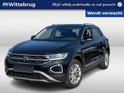 Zwart Gebruikt 2022 VW T-Roc Style SUV | € 28.950 (Goede deal)