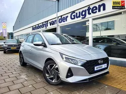 Grijs Gebruikt 2022 Hyundai i20 Premium Hatchback | € 19.950 (Eerlijke prijs)