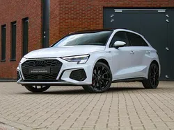 Wit Gebruikt 2022 Audi A3 Sportback Competition Hatchback | € 34.950 (Eerlijke prijs)
