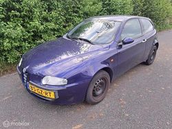 Blauw Gebruikt 2001 Alfa Romeo 147 Progression Hatchback | € 499 (Eerlijke prijs)