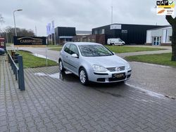 Grijs, metallic lak Gebruikt 2004 VW Golf IV Hatchback | € 1.950 (Eerlijke prijs)