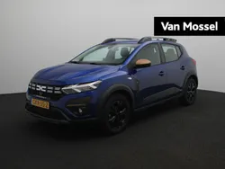 Blauw, metallic lak Gebruikt 2024 Dacia Sandero Stepway Hatchback | € 21.940 (Iets duurder)