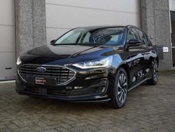 Zwart Gebruikt 2022 Ford Focus Sedan | € 17.950 (Eerlijke prijs)