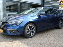 Blauw, metallic lak Gebruikt 2017 Renault Mégane GrandTour Bose Edition Stationwagen | € 11.900 (Eerlijke prijs)