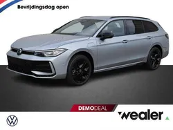 Zilver Gebruikt 2024 VW Passat Business Stationwagen | € 52.840
