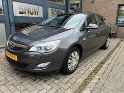 Grijs Gebruikt 2012 Opel Astra Selection Hatchback | € 3.250 (Goede deal)