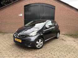 Grijs Gebruikt 2005 Toyota Aygo Hatchback | € 2.750 (Iets duurder)