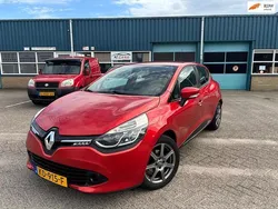 Rood Gebruikt 2014 Renault Clio IV Night&Day Hatchback | € 5.750 (Eerlijke prijs)