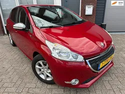 Rood, metallic lak Gebruikt 2014 Peugeot 208 Style Hatchback | € 4.900 (Goede deal)