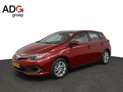 Rood Gebruikt 2017 Toyota Auris Hybrid Hatchback | € 17.950 (Eerlijke prijs)