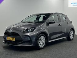 Grijs Gebruikt 2021 Toyota Yaris Hybrid Active Hatchback | € 18.000 (Eerlijke prijs)