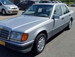Grijs Gebruikt 1991 Mercedes E230 Sedan | € 2.900
