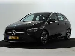 Nachtzwart Gebruikt 2024 Mercedes 180 Luxury Sedan | € 39.995