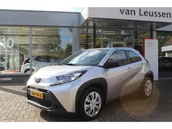 Grijs Gebruikt 2023 Toyota Aygo Play Hatchback | € 16.700 (Eerlijke prijs)