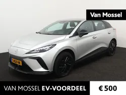 Grijs, metallic lak Gebruikt 2023 MG MG4 EV Hatchback | € 19.995 (Eerlijke prijs)