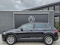 Zwart Gebruikt 2017 VW Tiguan Comfortline SUV | € 11.999 (Super prijs)