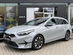 Grijs, metallic lak Nieuw 2025 Kia Ceed Sportswagon Stationwagen | € 37.450 (Duur)