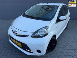 Wit Gebruikt 2014 Toyota Aygo Comfort Hatchback | € 4.150 (Eerlijke prijs)