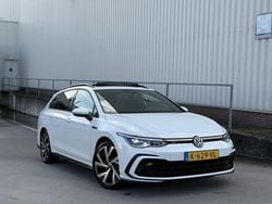 Wit (metallic) Gebruikt 2021 VW Golf VIII R-line Stationwagen | € 19.998 (Eerlijke prijs)