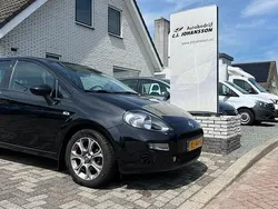 Zwart, metallic lak Gebruikt 2016 Fiat Punto Lounge Hatchback | € 7.450 (Eerlijke prijs)