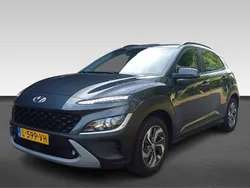 Grijs, metallic lak Gebruikt 2021 Hyundai Kona Comfort SUV | € 20.930 (Eerlijke prijs)