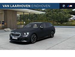 Grijs Nieuw 2025 BMW 550e Comfort Edition Stationwagen | € 113.928 (Eerlijke prijs)