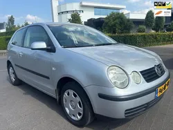 Grijs, metallic lak Gebruikt 2004 VW Polo Hatchback | € 1.395 (Eerlijke prijs)
