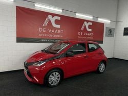 Rood Gebruikt 2015 Toyota Aygo Hatchback | € 5.250 (Eerlijke prijs)