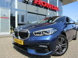 Blauw Gebruikt 2022 BMW 118 Executive Hatchback | € 24.950 (Eerlijke prijs)