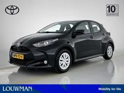 Zwart metallic Gebruikt 2024 Toyota Yaris Active Hatchback | € 23.445 (Eerlijke prijs)