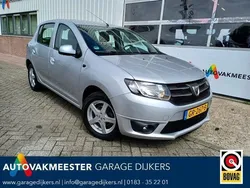 Grijs Gebruikt 2015 Dacia Sandero Lauréate Hatchback | € 6.495 (Eerlijke prijs)