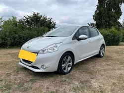 Wit Gebruikt 2014 Peugeot 208 Active Hatchback | € 3.000