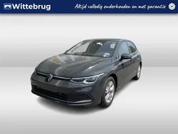 Grijs, metallic lak Gebruikt 2022 VW Golf VIII Style Hatchback | € 25.950 (Goede deal)