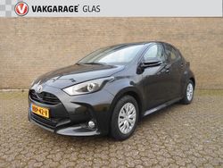 Zwart Gebruikt 2024 Toyota Yaris Hybrid Business Edition Hatchback | € 22.950 (Eerlijke prijs)