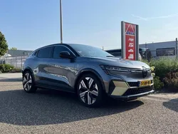 Grijs Gebruikt 2022 Renault Mégane Iconic Hatchback | € 31.600 (Eerlijke prijs)