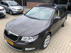 Bruin, metallic lak Gebruikt 2011 Skoda Superb Business Line Stationwagen | € 6.499 (Iets duurder)