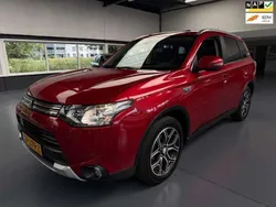 Rood, metallic lak Gebruikt 2015 Mitsubishi Outlander P-HEV Edition SUV | € 9.450 (Goede deal)