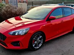 Rood Gebruikt 2021 Ford Focus ST-Line Sedan | € 18.000 (Eerlijke prijs)