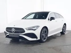 Licht poolwit uni Gebruikt 2023 Mercedes CLA250e Shooting Brake AMG Stationwagen | € 39.945 (Iets duurder)