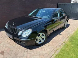 Zwart, metallic lak Gebruikt 2005 Mercedes E200 Avantgarde Sedan | € 10.950 (Duur)