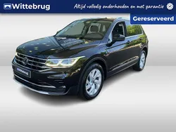Zwart Gebruikt 2022 VW Tiguan Elegance SUV | € 32.450 (Goede deal)