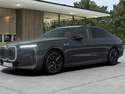 Grijs Nieuw 2025 BMW M760e Executive Sedan | € 199.350