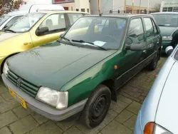 Groen Gebruikt 1997 Peugeot 205 Hatchback | € 795