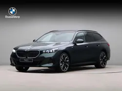 Blauw, metallic lak Nieuw 2025 BMW 530e Performance Stationwagen | € 102.049
