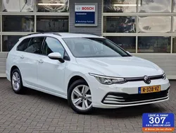 Wit Gebruikt 2022 VW Golf VIII Life Stationwagen | € 22.950 (Eerlijke prijs)