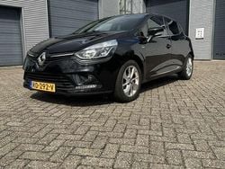 Zwart Gebruikt 2017 Renault Clio IV LIMITED Hatchback | € 6.250 (Eerlijke prijs)