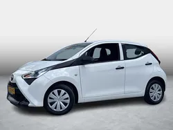 Wit Gebruikt 2021 Toyota Aygo Hatchback | € 11.999 (Eerlijke prijs)