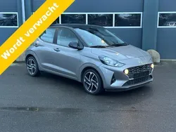 , metallic lak Gebruikt 2022 Hyundai i10 Comfort Hatchback | € 17.945 (Eerlijke prijs)