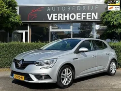 Grijs Gebruikt 2016 Renault Mégane III Zen Hatchback | € 9.950 (Eerlijke prijs)
